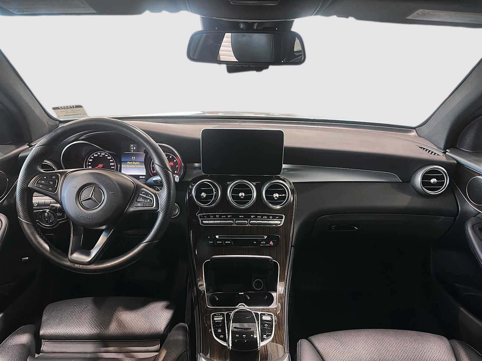 Photo 2017 Mercedes-Benz GLC300 4MATIC SUV #5