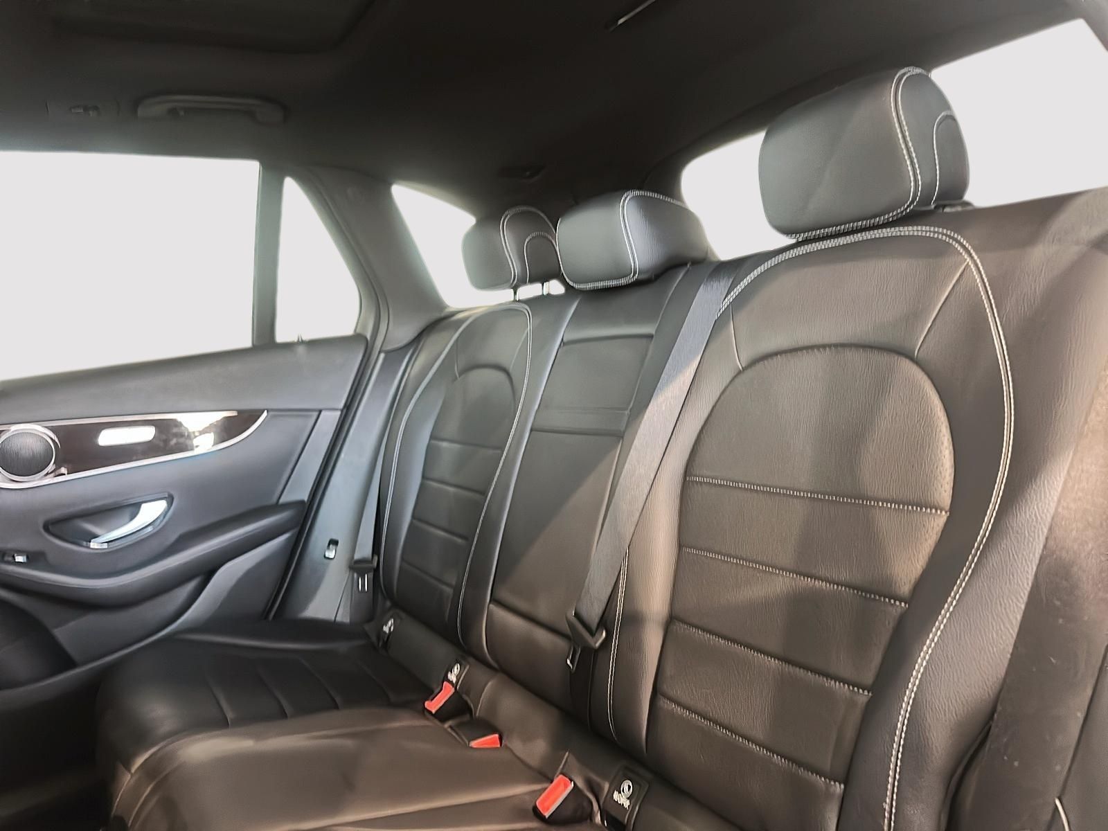 Photo 2017 Mercedes-Benz GLC300 4MATIC SUV #4