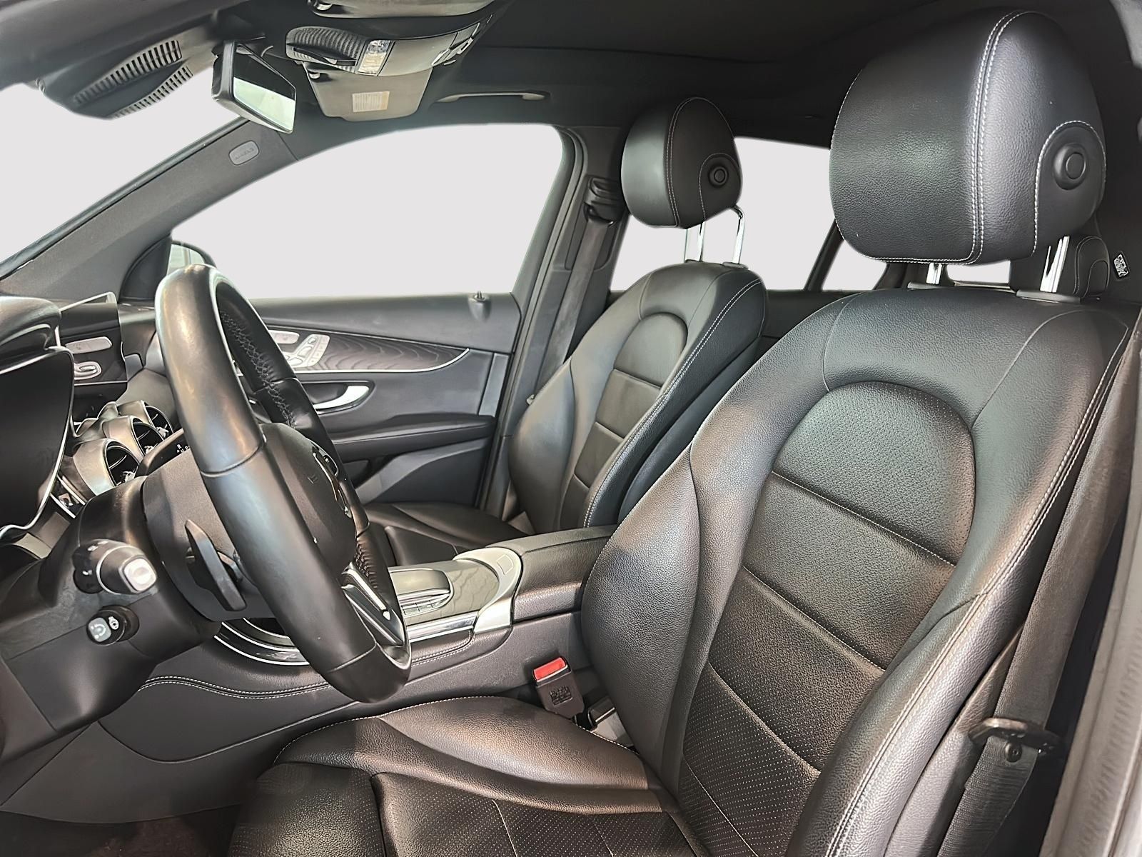 Photo 2020 Mercedes-Benz GLC300 4MATIC SUV #3