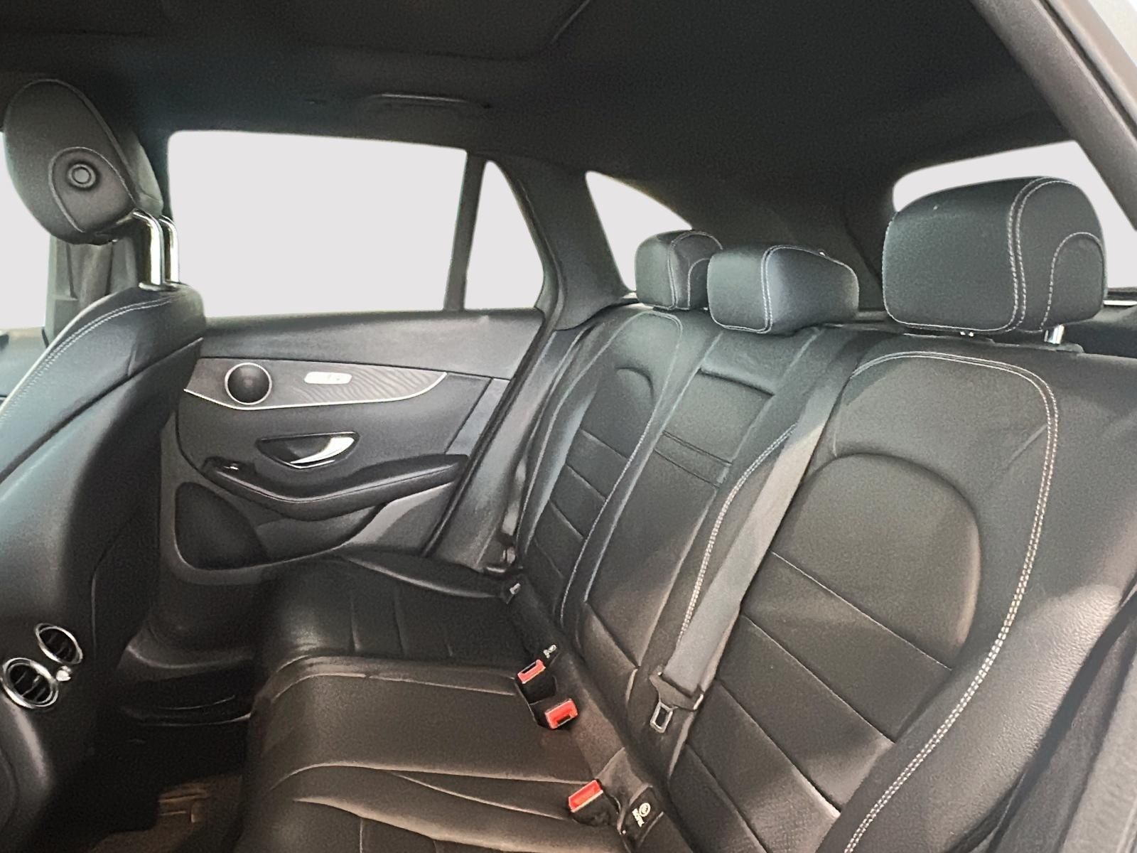 Photo 2020 Mercedes-Benz GLC300 4MATIC SUV #4