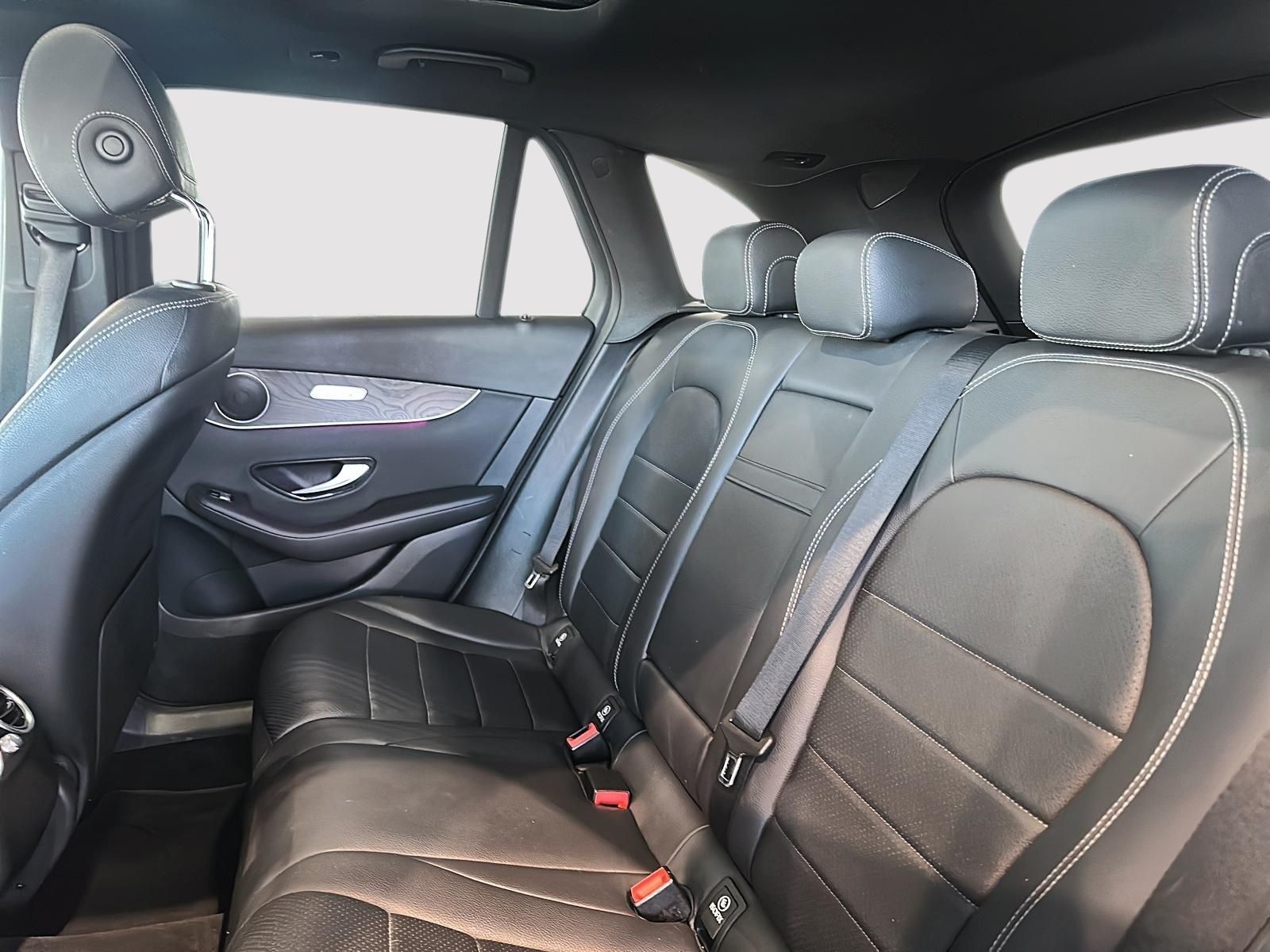 Photo 2020 Mercedes-Benz GLC300 4MATIC SUV #3