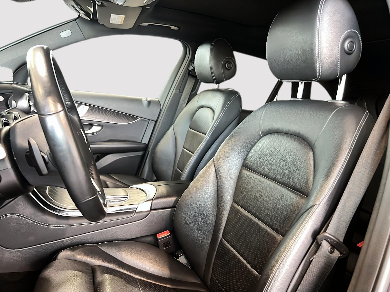 Photo 2021 Mercedes-Benz GLC300 4MATIC SUV #3