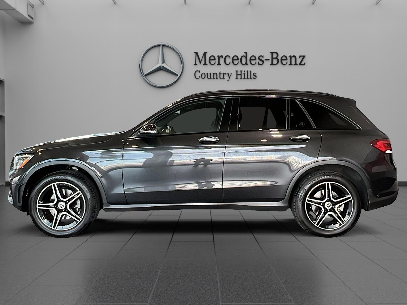 Photo 2021 Mercedes-Benz GLC300 4MATIC SUV #2
