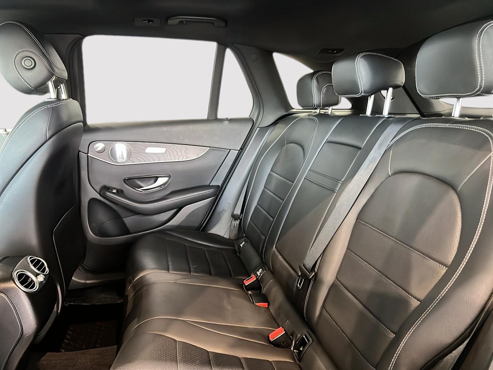 Photo 2021 Mercedes-Benz GLC300 4MATIC SUV #4