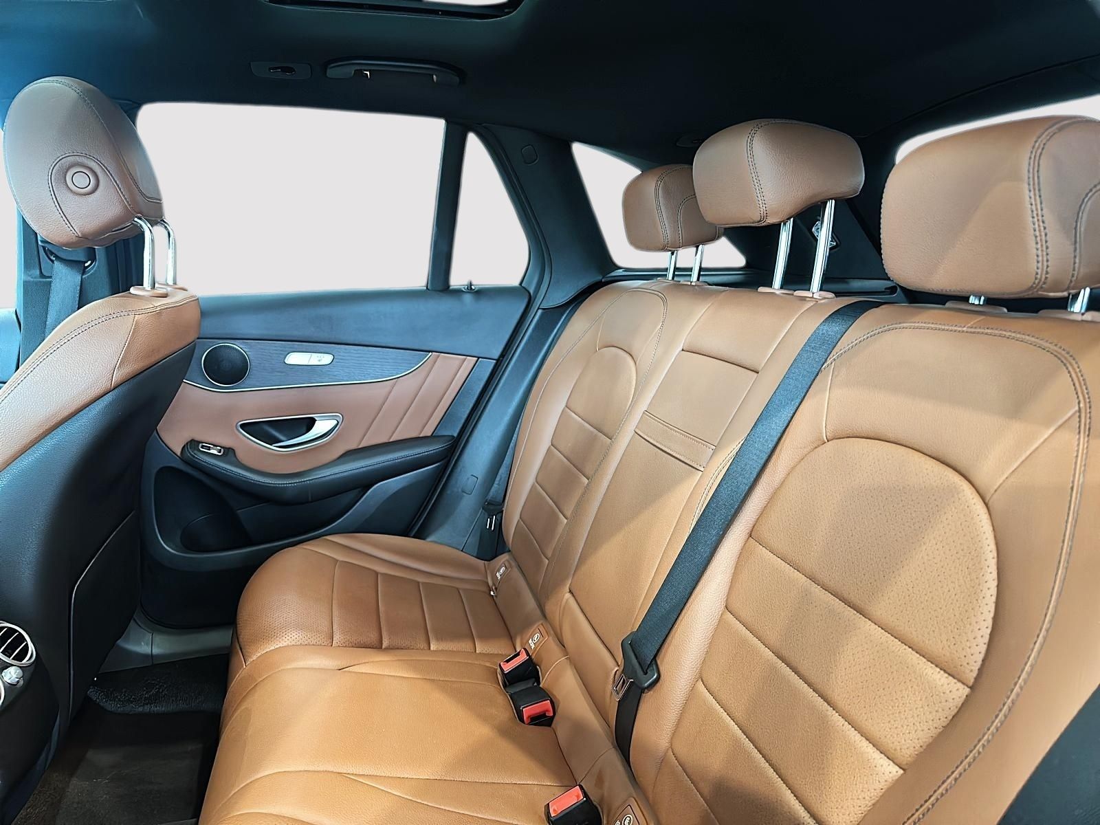 Photo 2022 Mercedes-Benz GLC300 4MATIC SUV #4