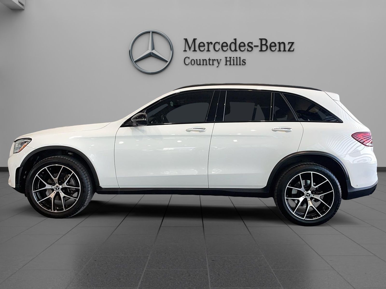 Photo 2022 Mercedes-Benz GLC300 4MATIC SUV #2