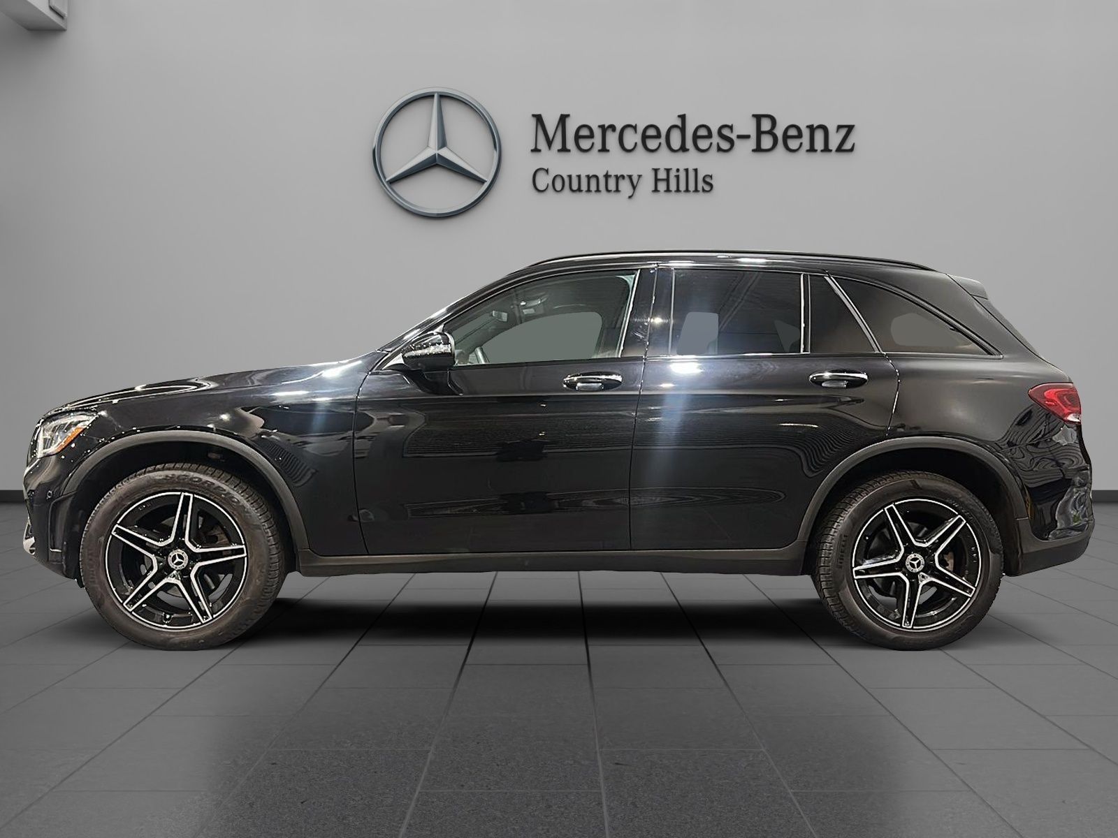 Photo 2022 Mercedes-Benz GLC300 4MATIC SUV #2