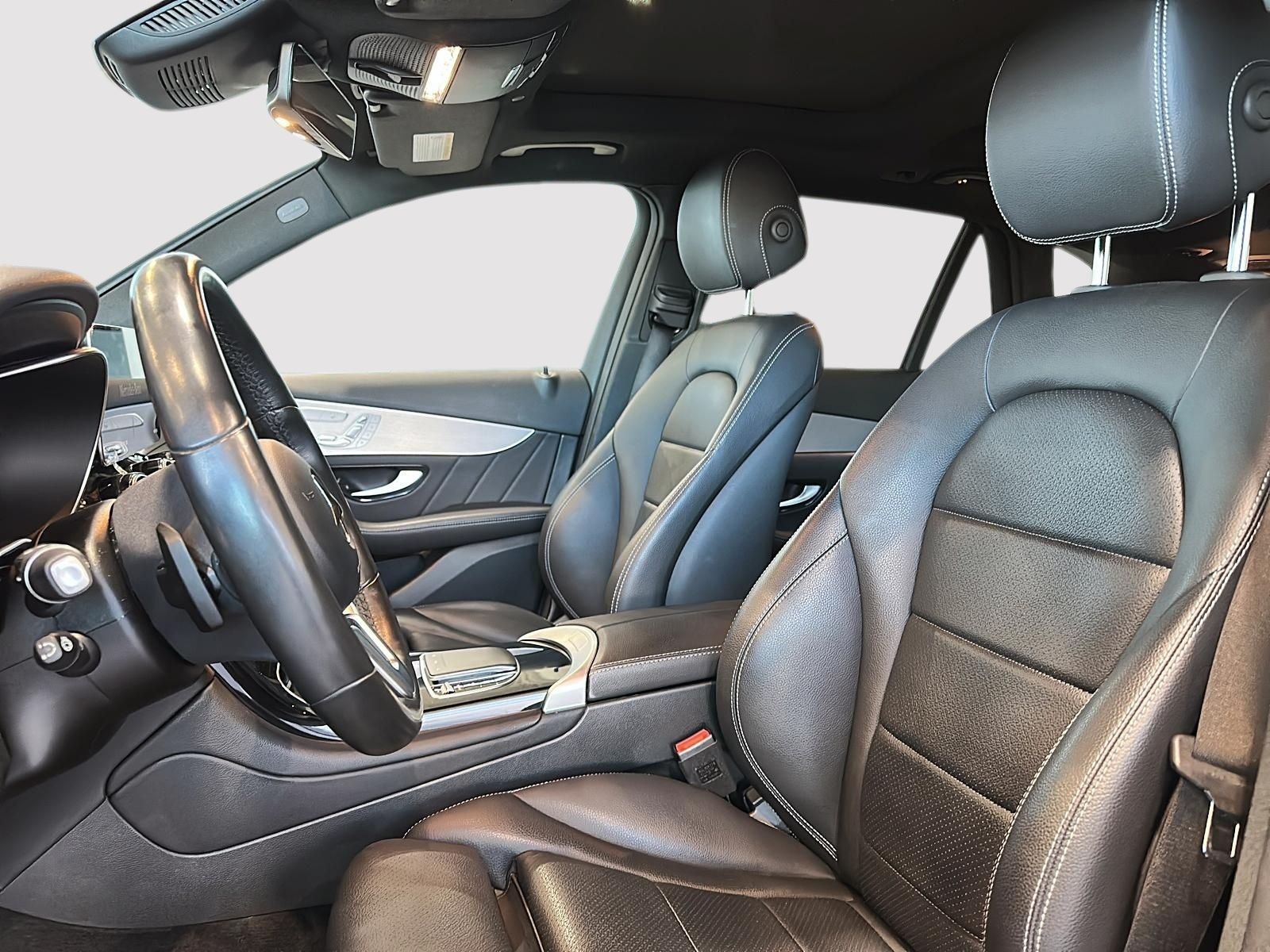 Photo 2022 Mercedes-Benz GLC300 4MATIC SUV #3
