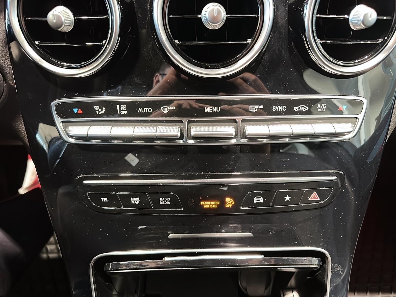 Photo 2022 Mercedes-Benz GLC300 4MATIC SUV #8