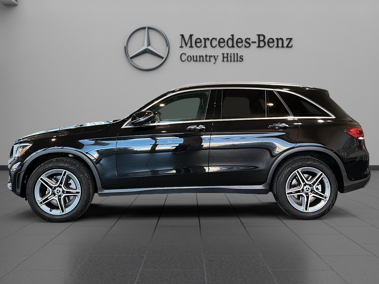 Photo 2022 Mercedes-Benz GLC300 4MATIC SUV #2