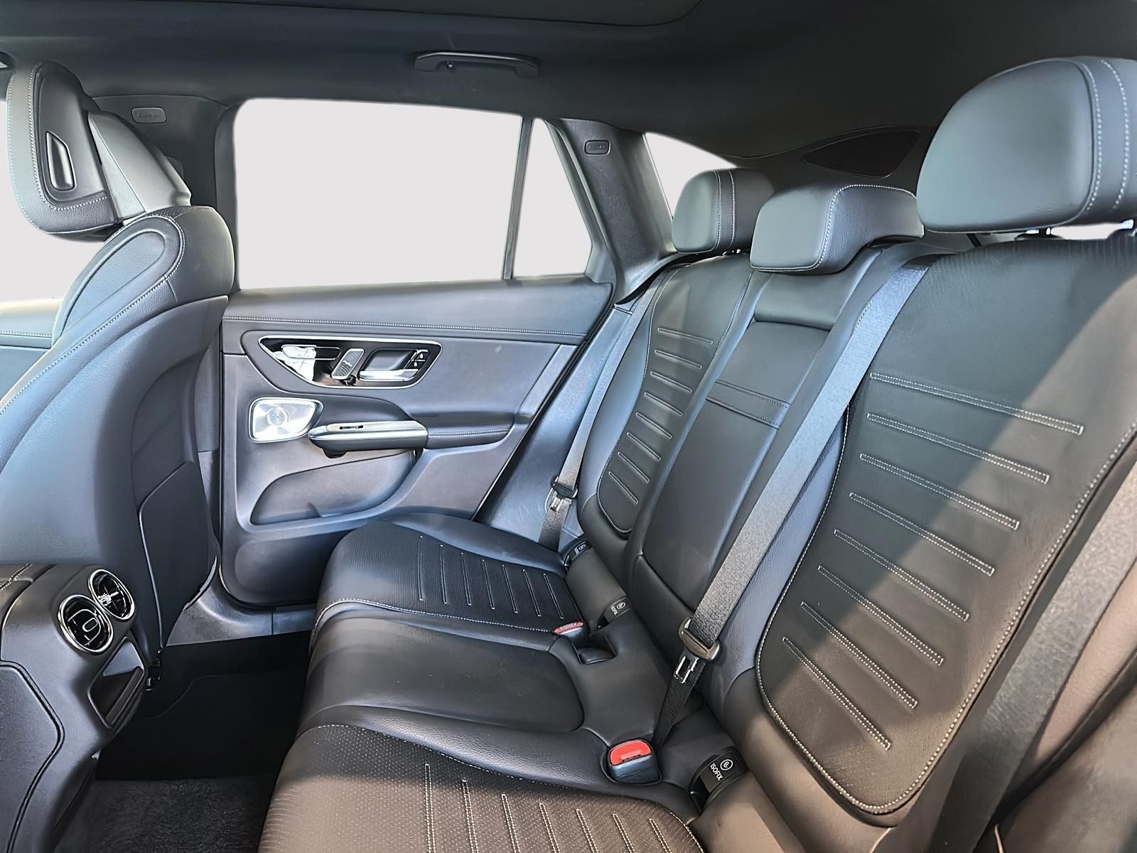 Photo 2023 Mercedes-Benz GLC300 4MATIC SUV #4