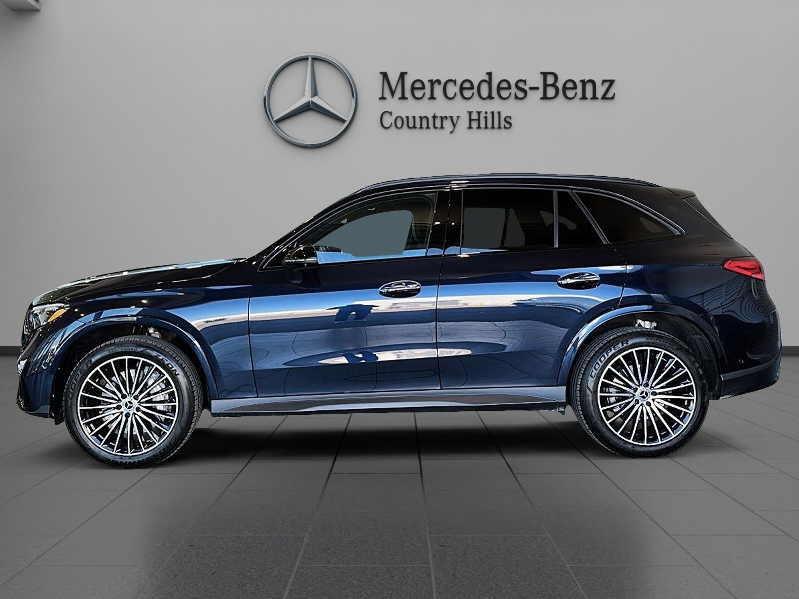 Photo 2023 Mercedes-Benz GLC300 4MATIC SUV #2