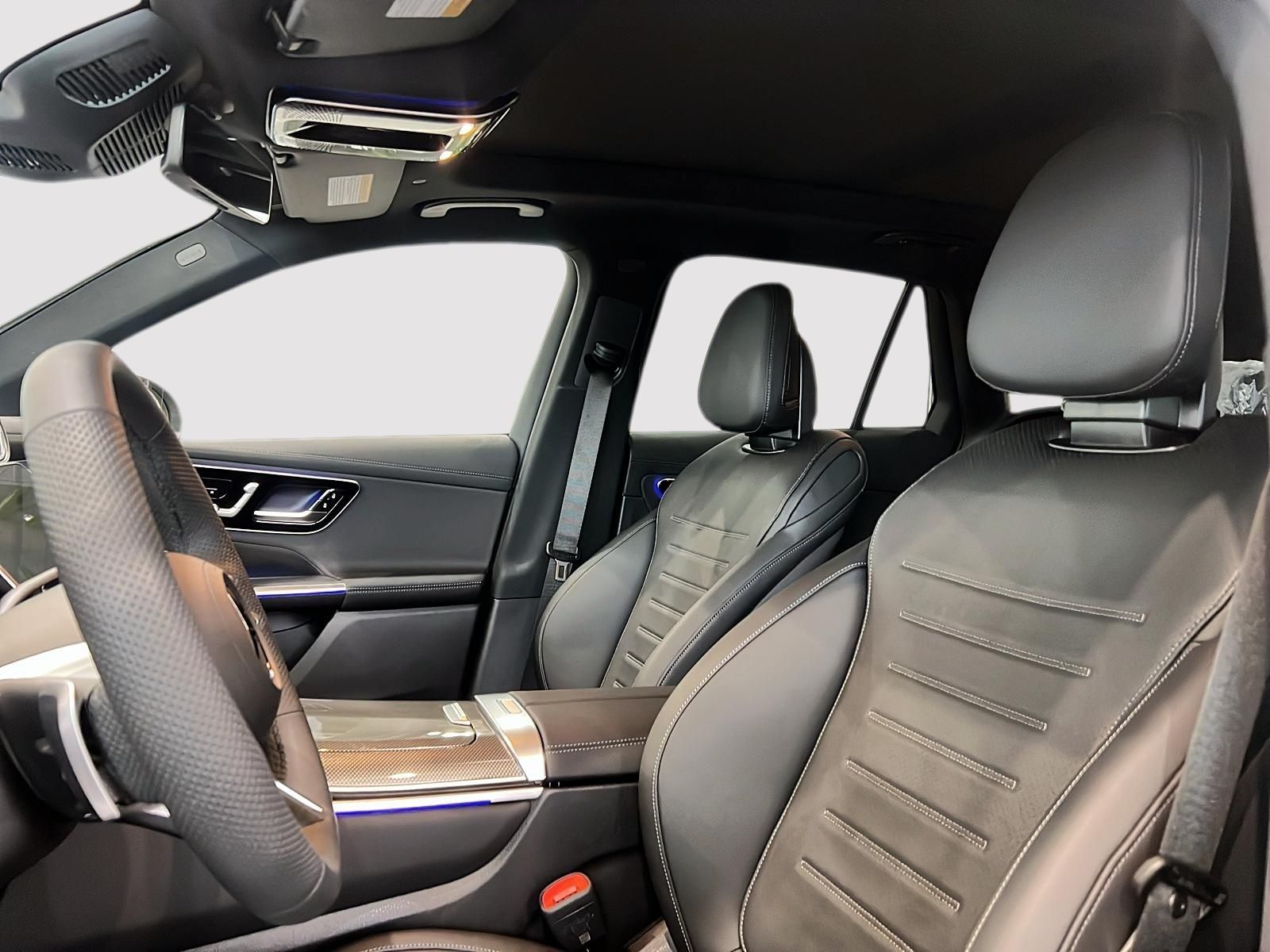 2026 Mercedes Benz GLC 300 4MATIC photo 3