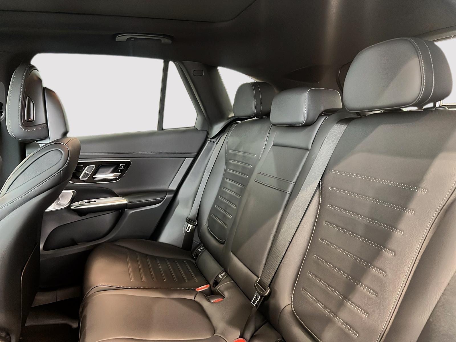 2026 Mercedes Benz GLC 300 4MATIC photo 4