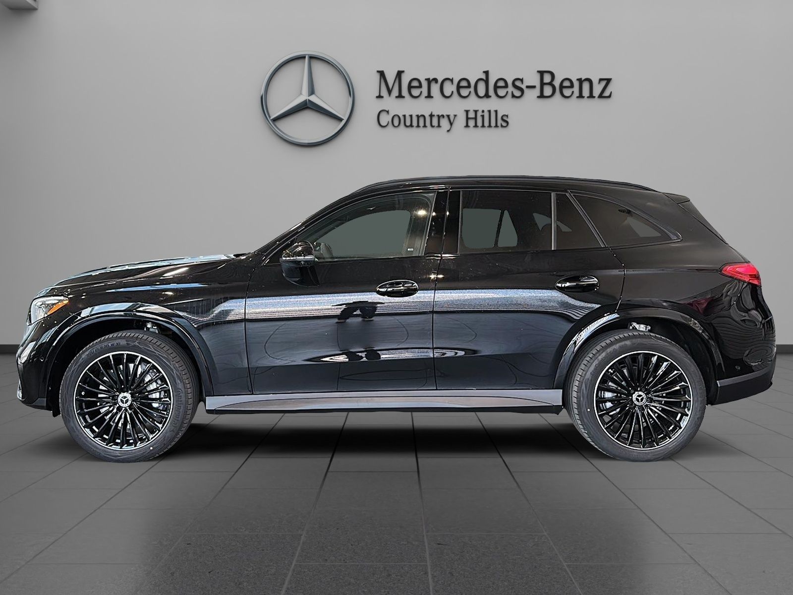 Photo 2027 Mercedes-Benz GLC 300 4MATIC SUV #2