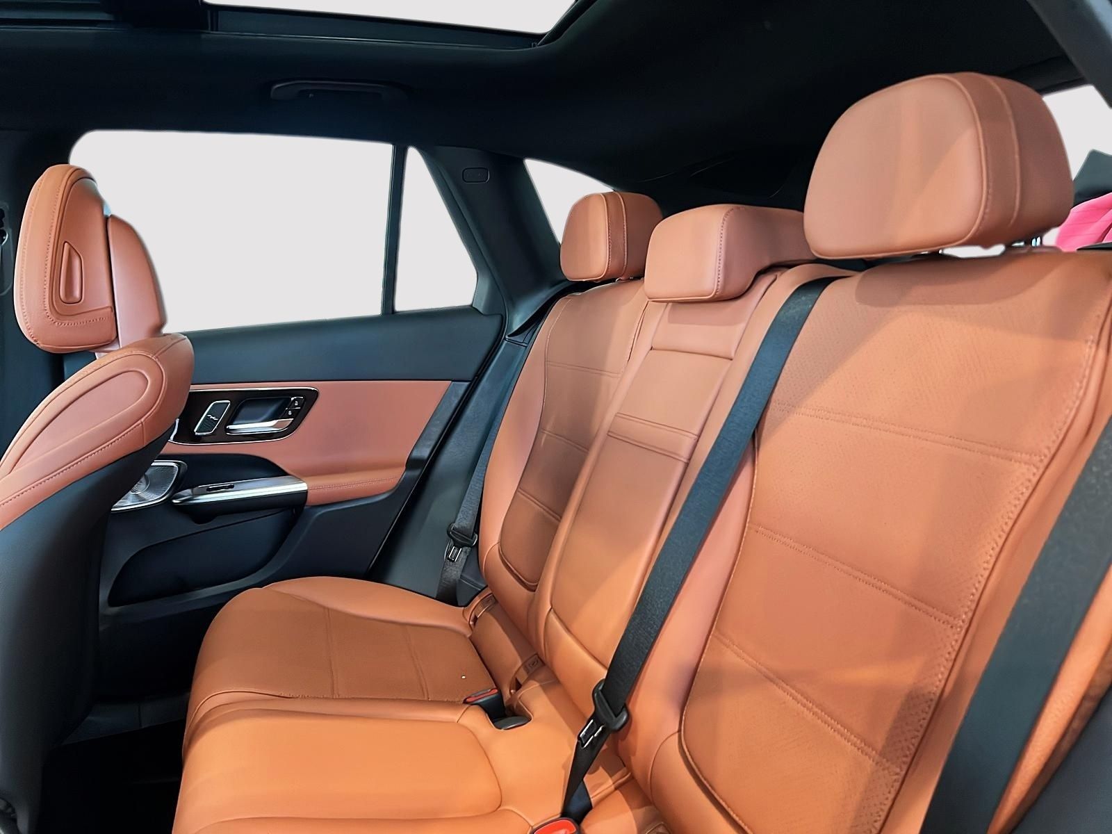 Photo 2027 Mercedes-Benz GLC 300 4MATIC SUV #4