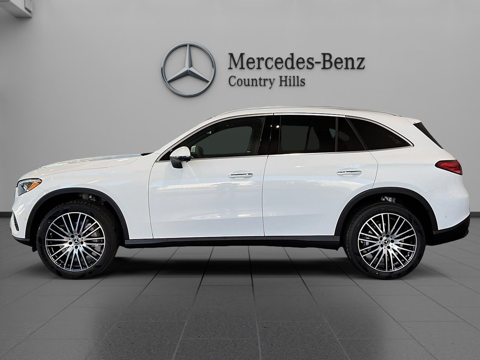 Photo 2027 Mercedes-Benz GLC 300 4MATIC SUV #2