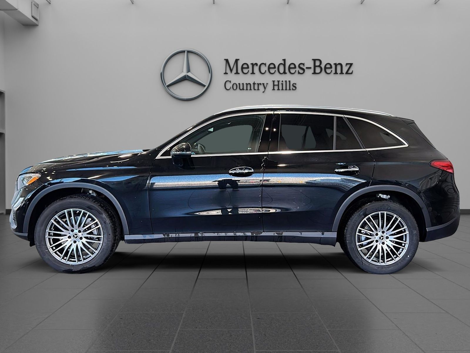 Photo 2027 Mercedes-Benz GLC 300 4MATIC SUV #2