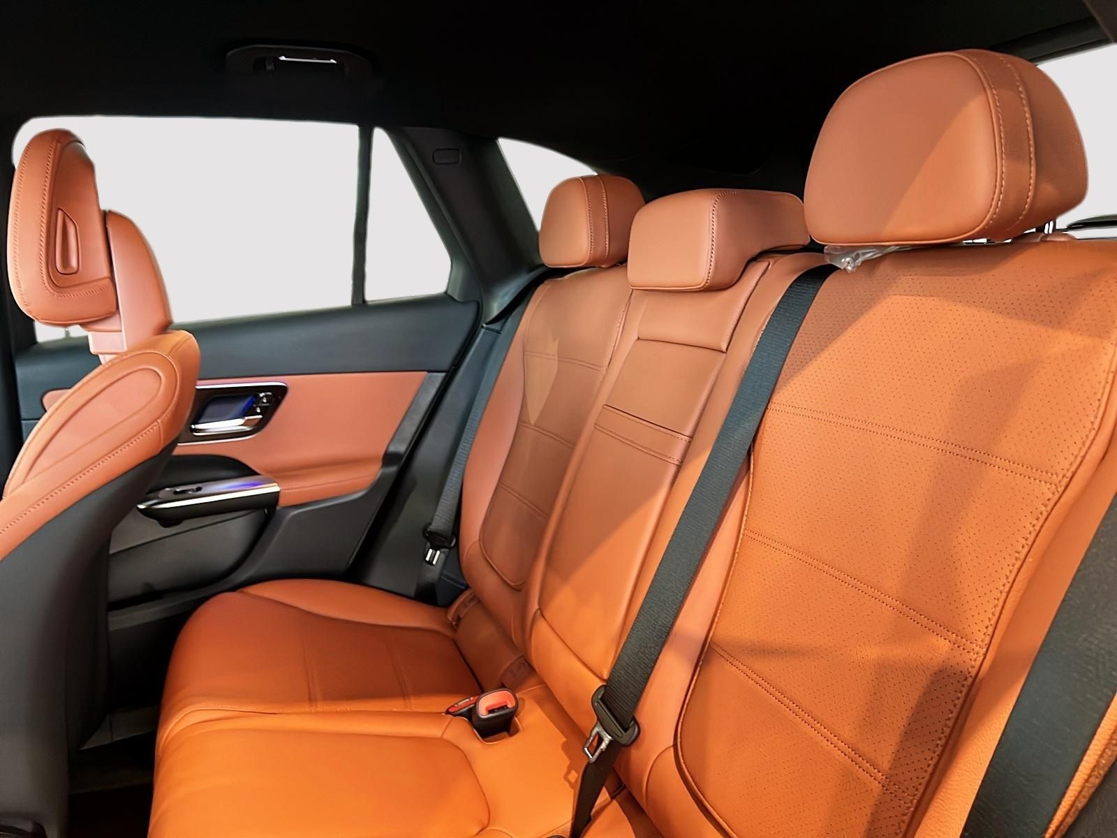 Photo 2027 Mercedes-Benz GLC 300 4MATIC SUV #4