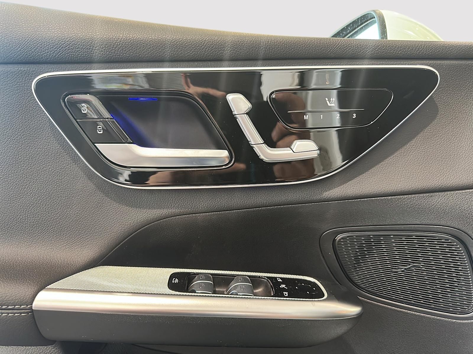 Photo 2027 Mercedes-Benz GLC 300 4MATIC SUV #8