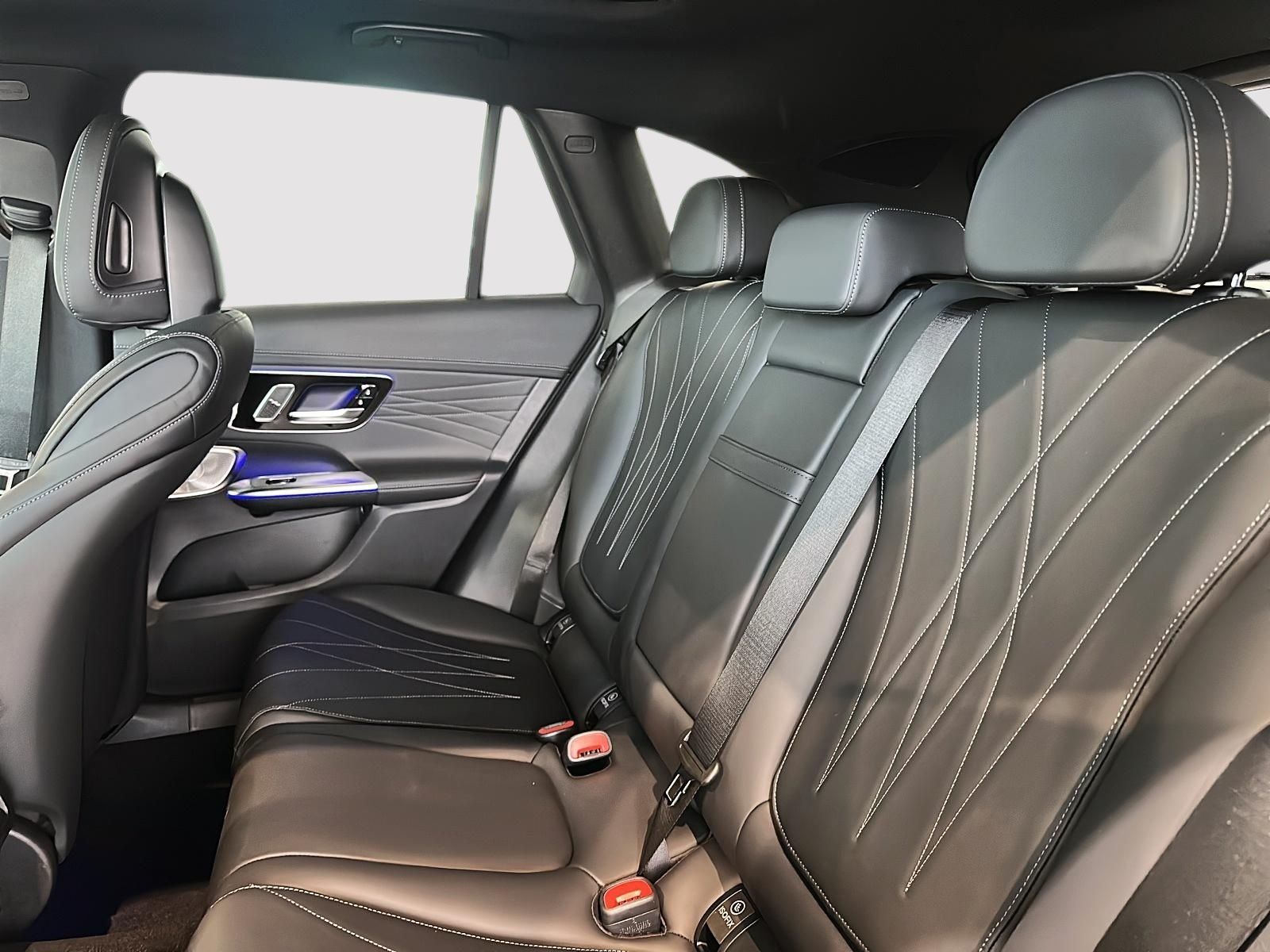 Photo 2027 Mercedes-Benz GLC 350e 4MATIC SUV #4