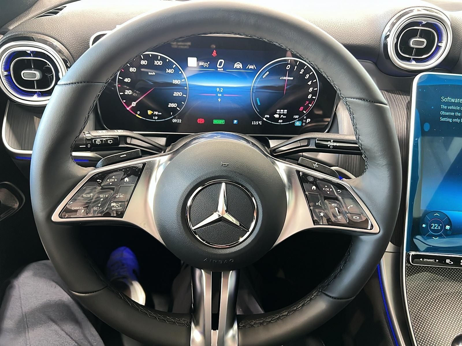 Photo 2027 Mercedes-Benz GLC 350e 4MATIC SUV #8