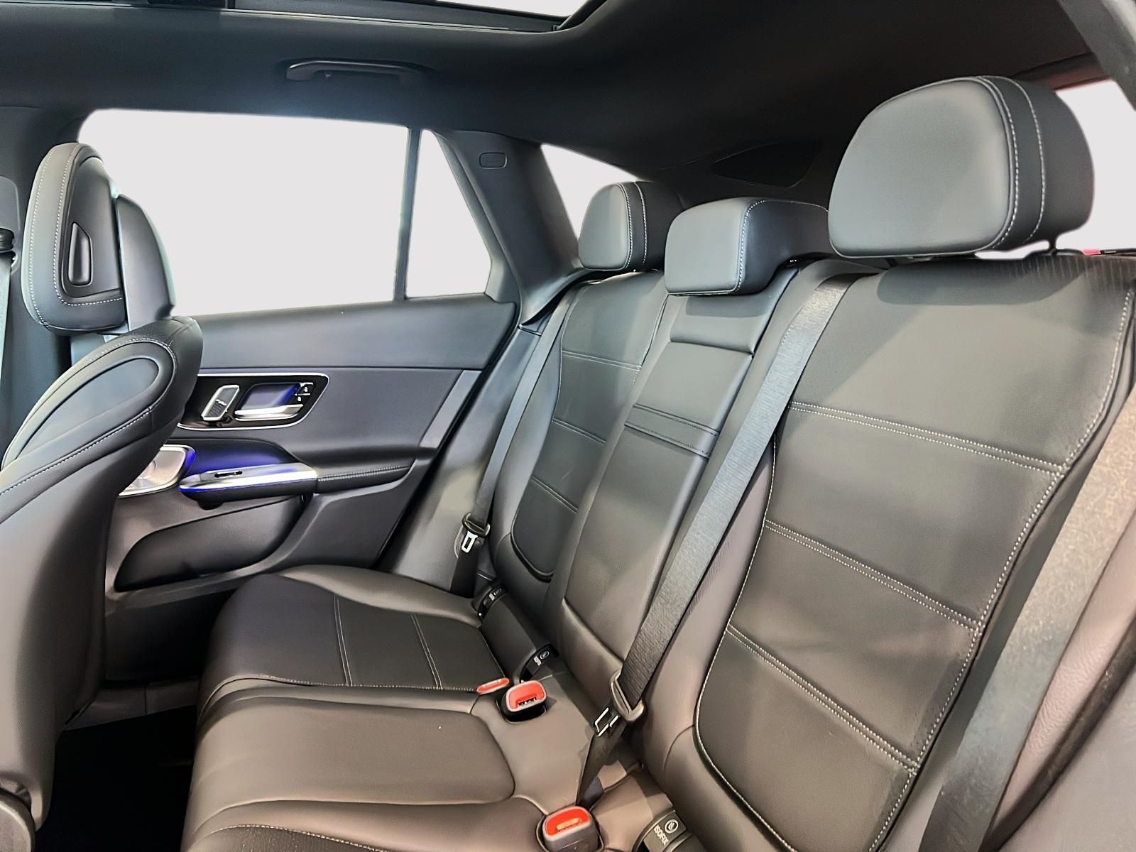 Photo 2027 Mercedes-Benz GLC 350e 4MATIC SUV #4