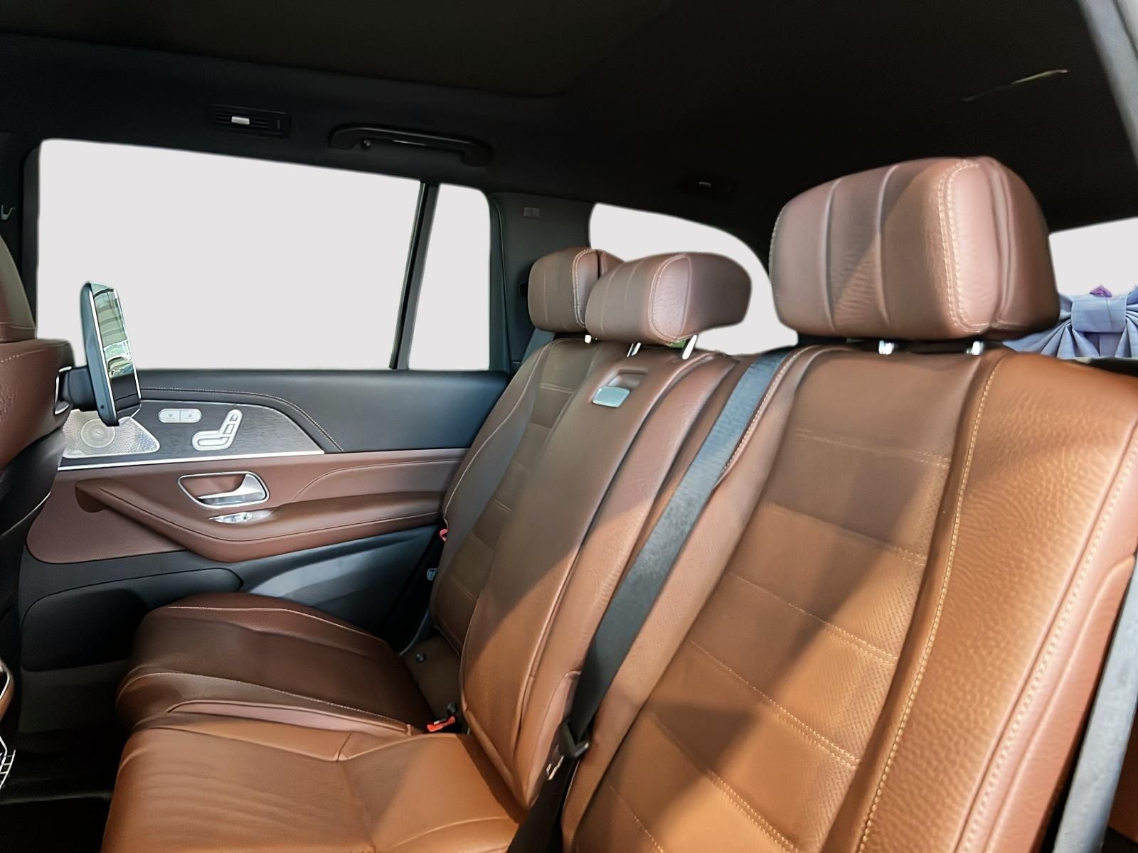 2026 Mercedes Benz GLS 450 4MATIC photo 4