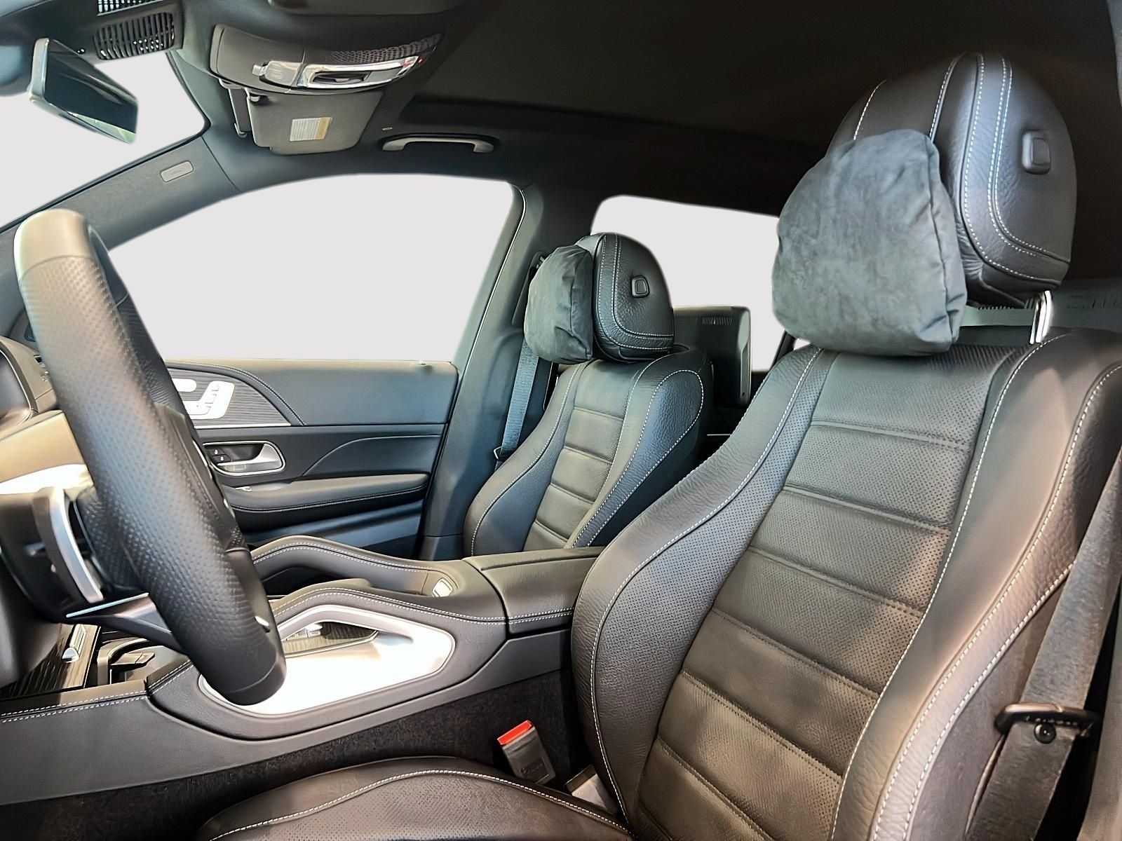 2026 Mercedes Benz GLS 450 4MATIC photo 3