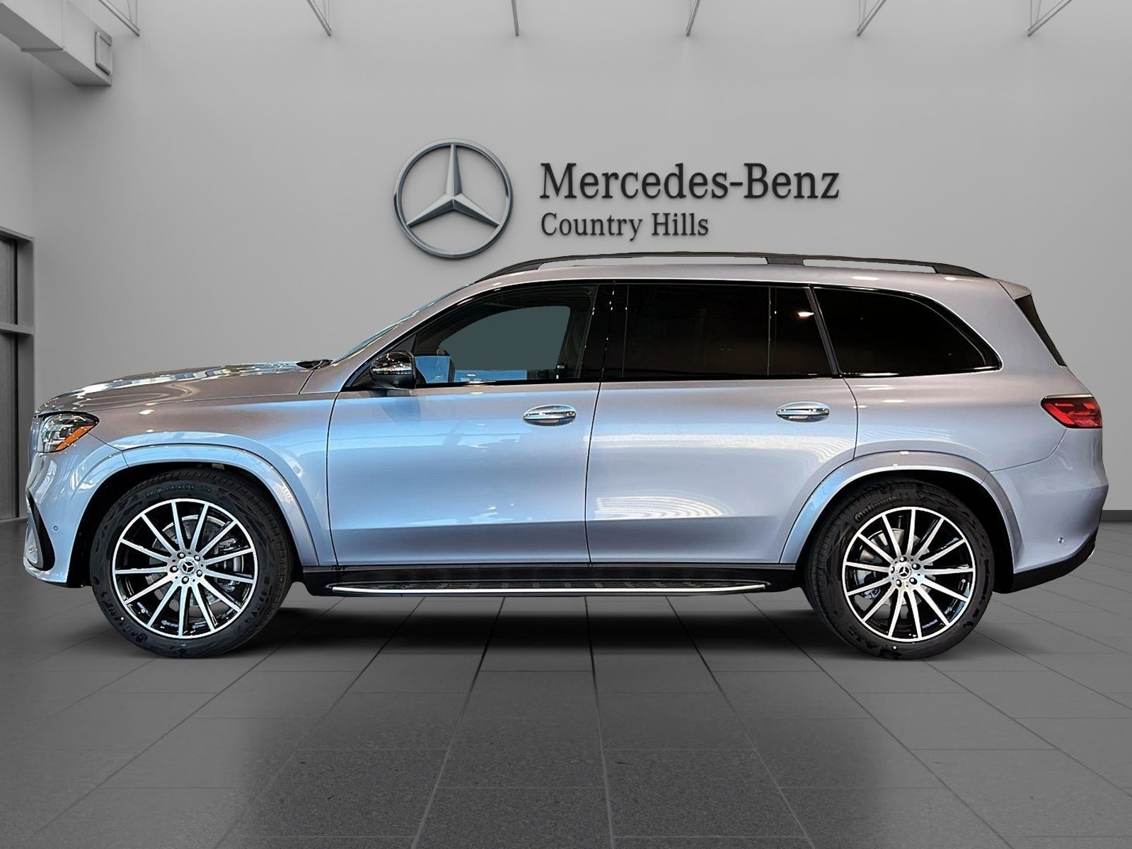 2026 Mercedes Benz GLS 450 4MATIC photo 2