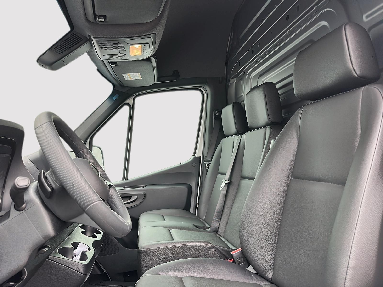 Photo 2026 Mercedes-Benz Sprinter 2500 144 Wheelbase High Roof AWD #3