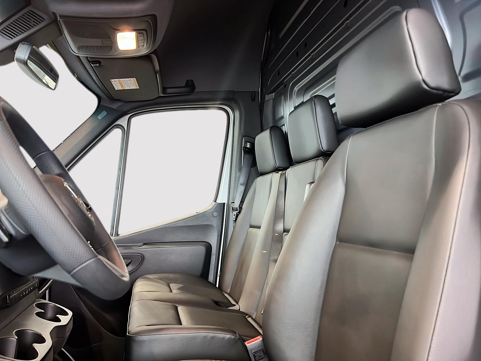 Photo 2026 Mercedes-Benz Sprinter 2500 144 Wheelbase High Roof RWD #3