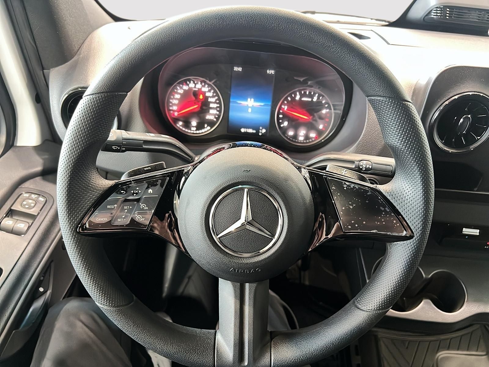 Photo 2026 Mercedes-Benz Sprinter 2500 144 Wheelbase High Roof RWD #8
