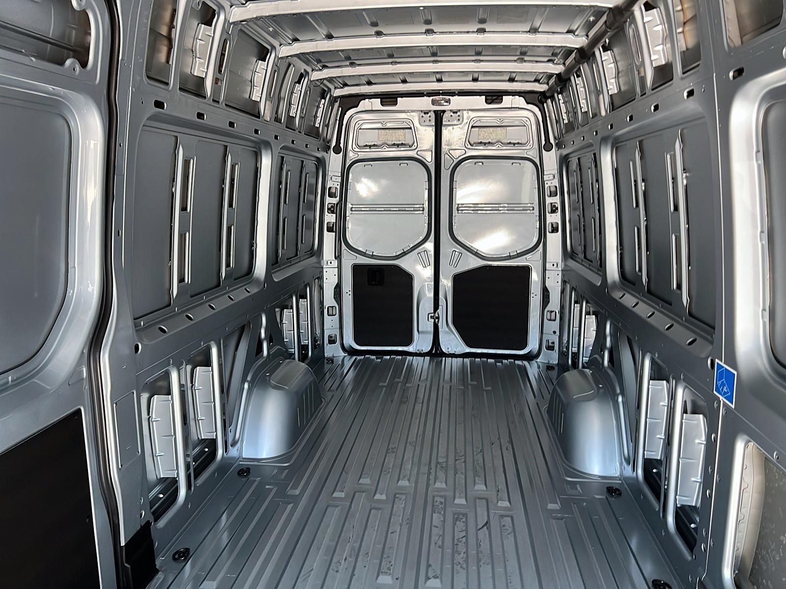 Photo 2026 Mercedes-Benz Sprinter 2500 170 Wheelbase High Roof AWD #4