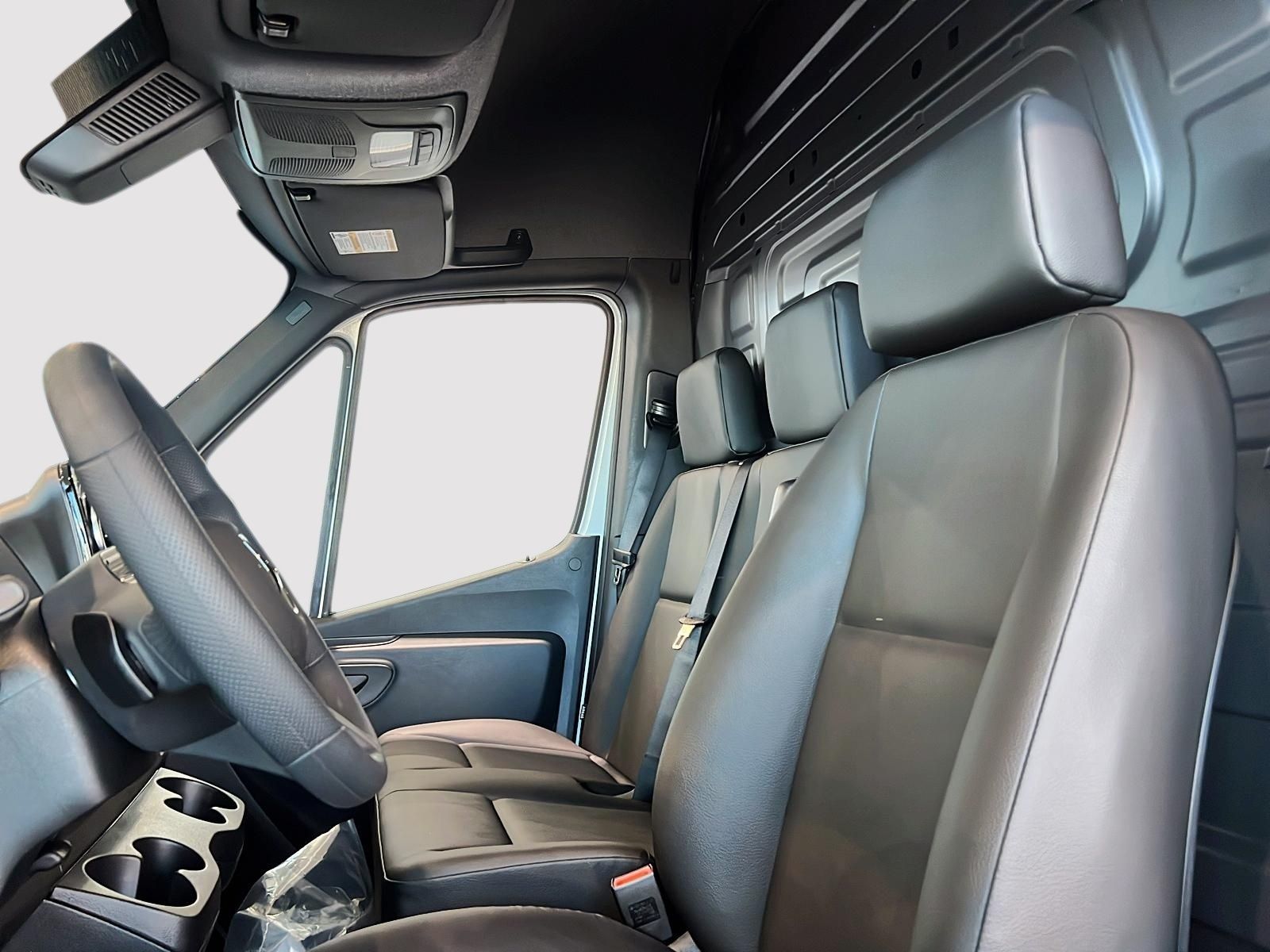 Photo 2026 Mercedes-Benz Sprinter 2500 170 Wheelbase High Roof RWD #3