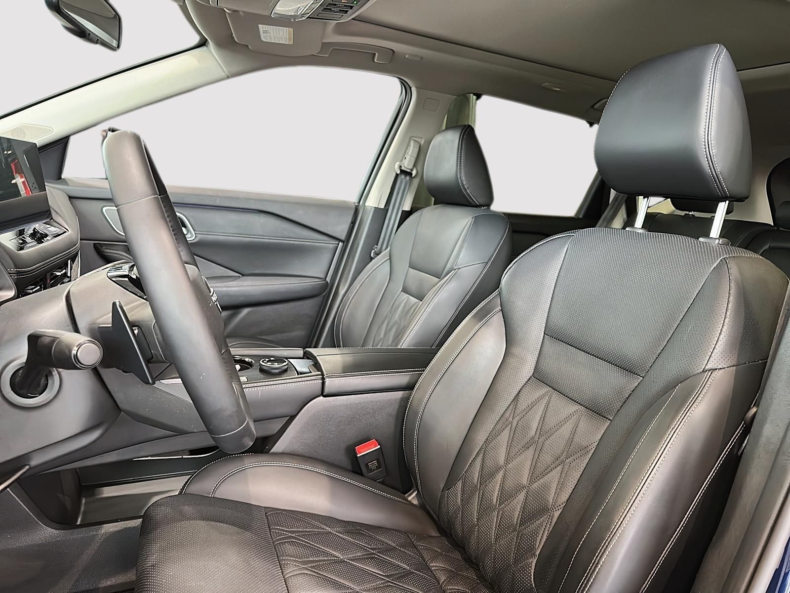 Photo 2025 Nissan Rogue AWD Platinum #3