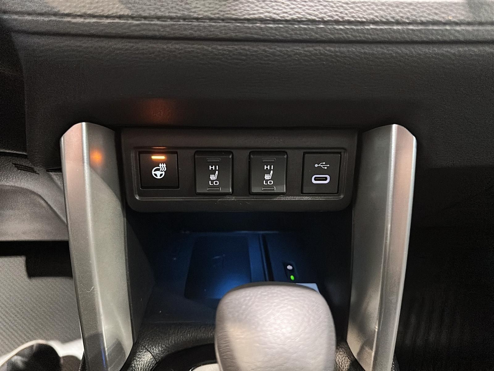 Photo 2023 Toyota Corolla Cross XLE AWD #8
