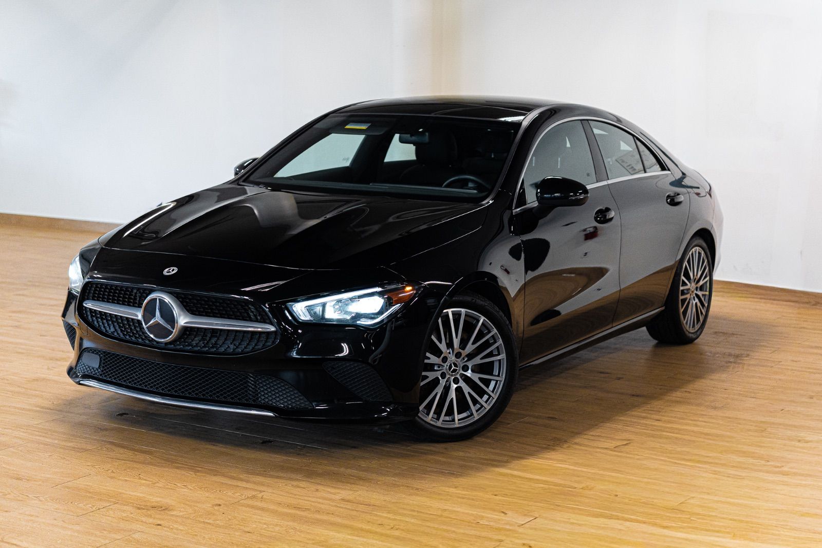 2023 Mercedes-Benz CLA ** VOITURE PRESQUE NEUVE **