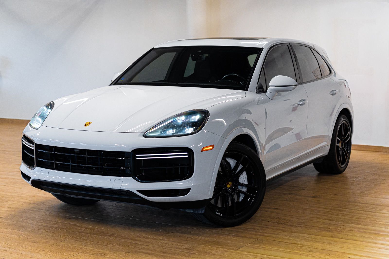 2019 Porsche Cayenne Turbo ** BLANC SUR NOIR **
