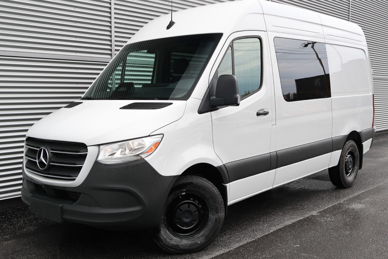 2025 Mercedes-Benz Sprinter 144 Wheelbase High Roof RWD