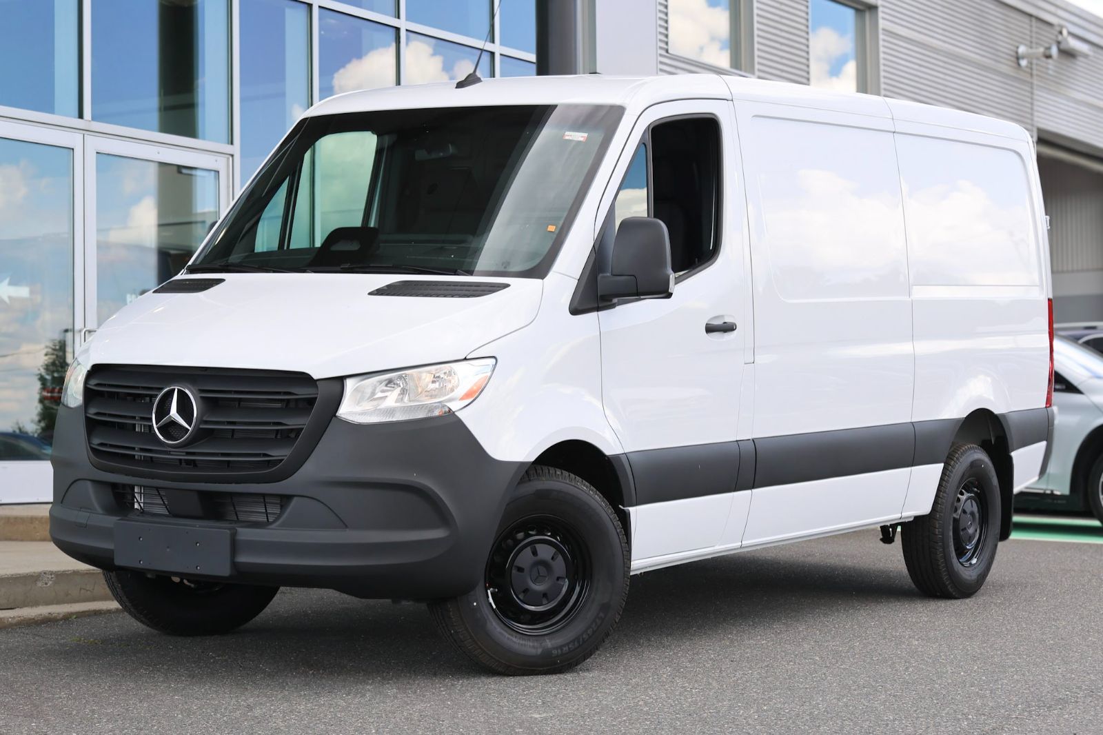 2025 Mercedes-Benz Sprinter 144 Wheelbase Standard Roof RWD