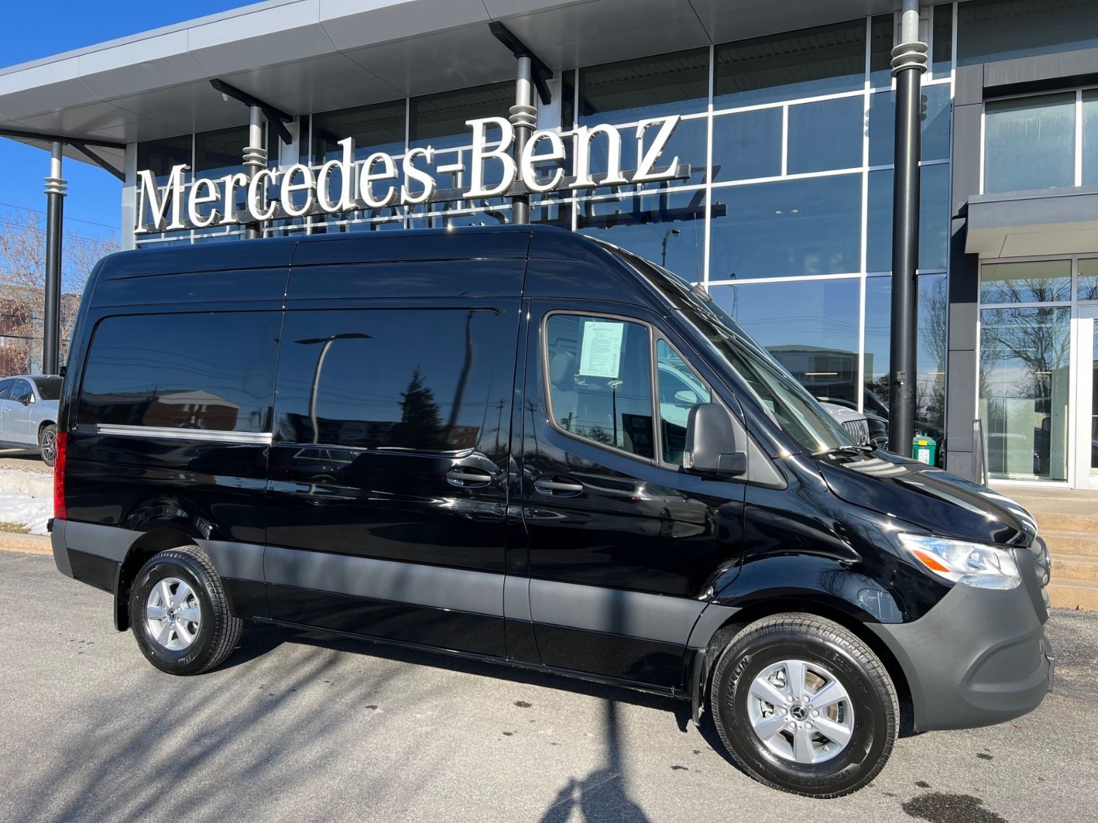 2024 MercedesBenz Sprinter 2500 144 Wheelbase High Roof RWD neuf à