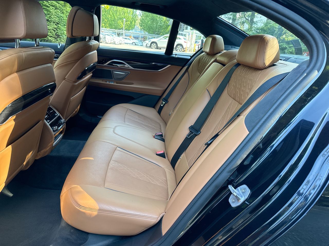 2016 BMW 750i