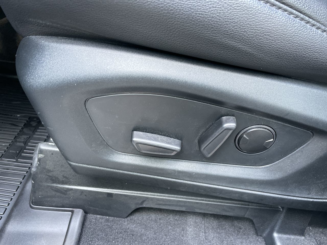 2023 Ford Explorer in North Vancouver, British Columbia
