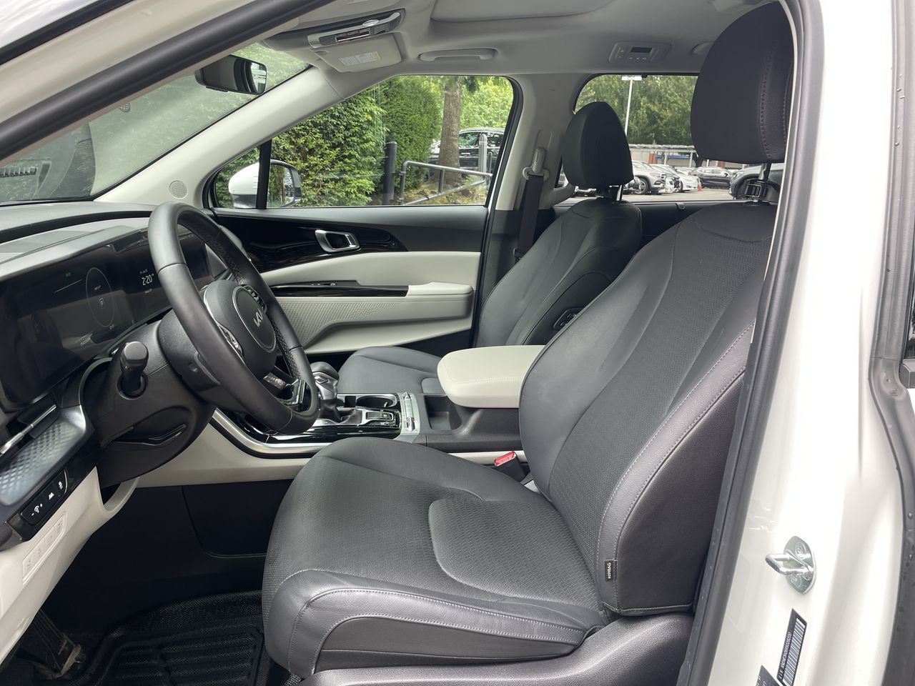 2024 Kia Carnival in North Vancouver, British Columbia