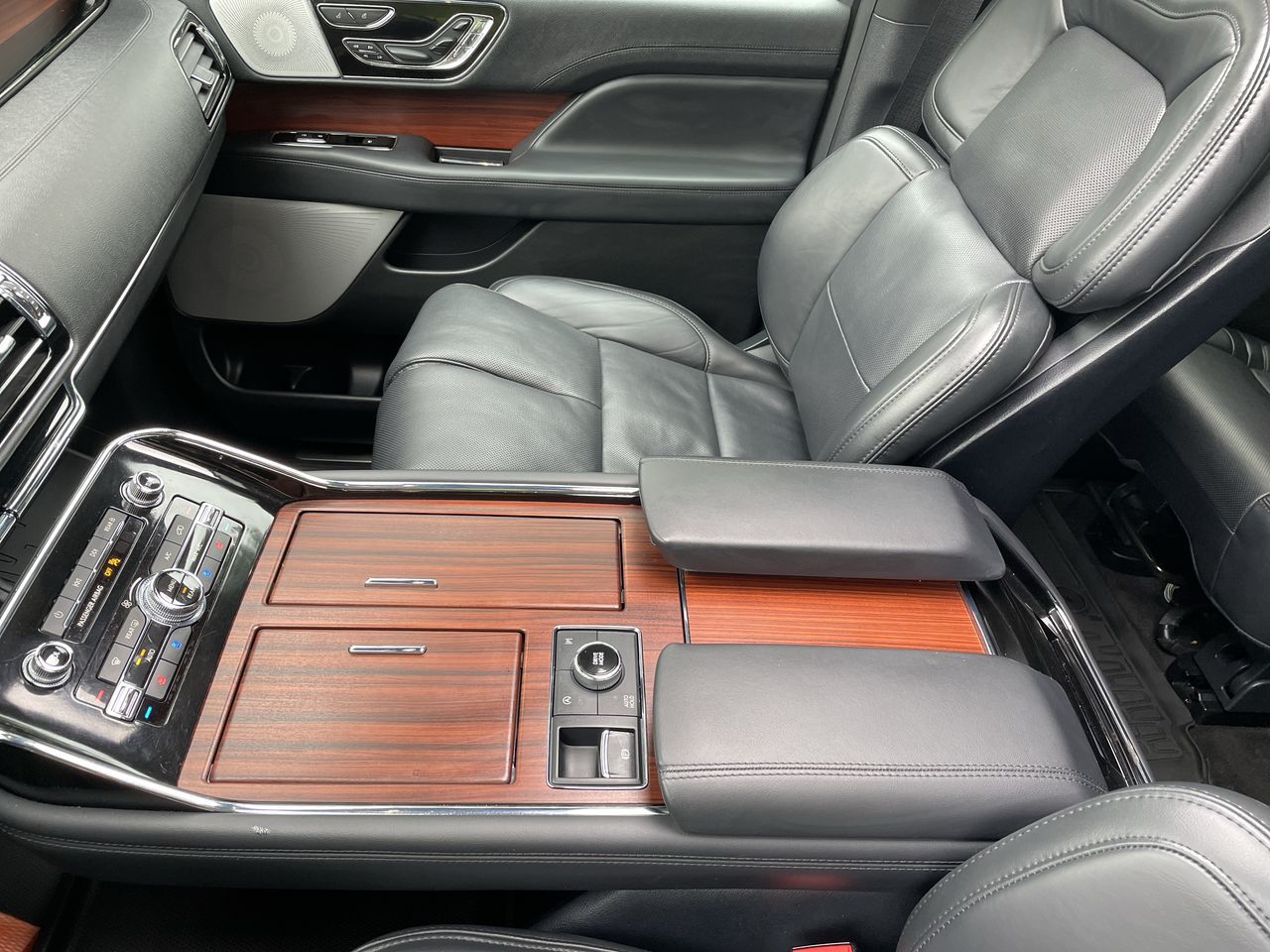 2024 Lincoln Navigator L in North Vancouver, British Columbia
