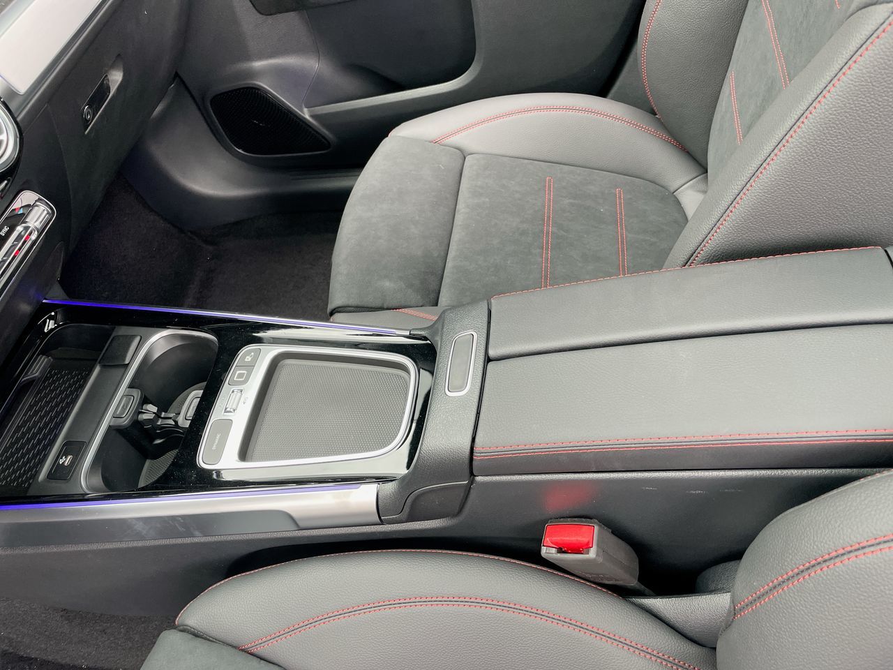 2025 Mercedes-Benz GLB in North Vancouver, British Columbia