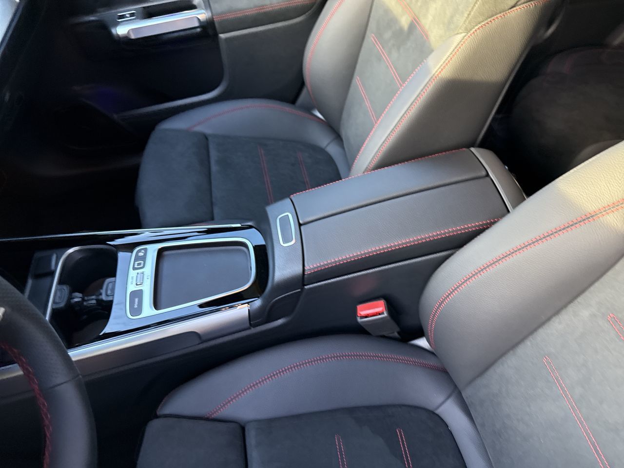 2025 Mercedes-Benz GLB in North Vancouver, British Columbia