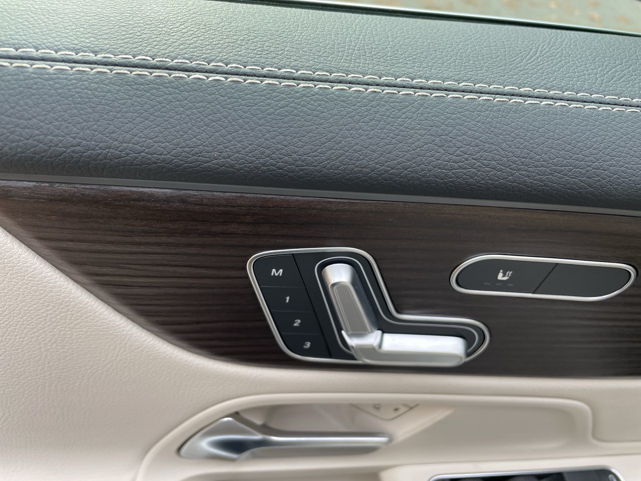 2025 Mercedes-Benz GLB in North Vancouver, British Columbia