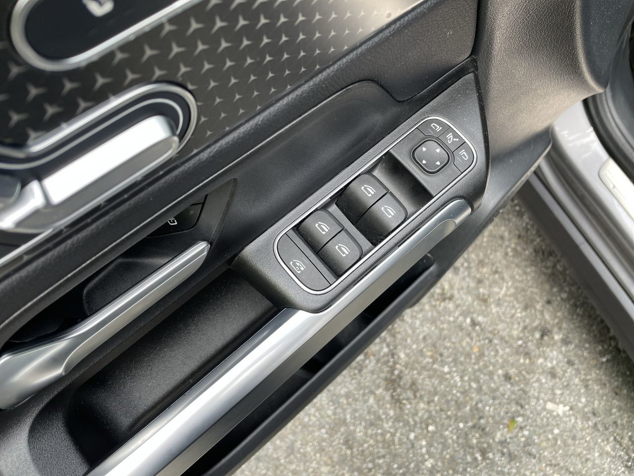 2025 Mercedes-Benz GLB250 in North Vancouver, British Columbia